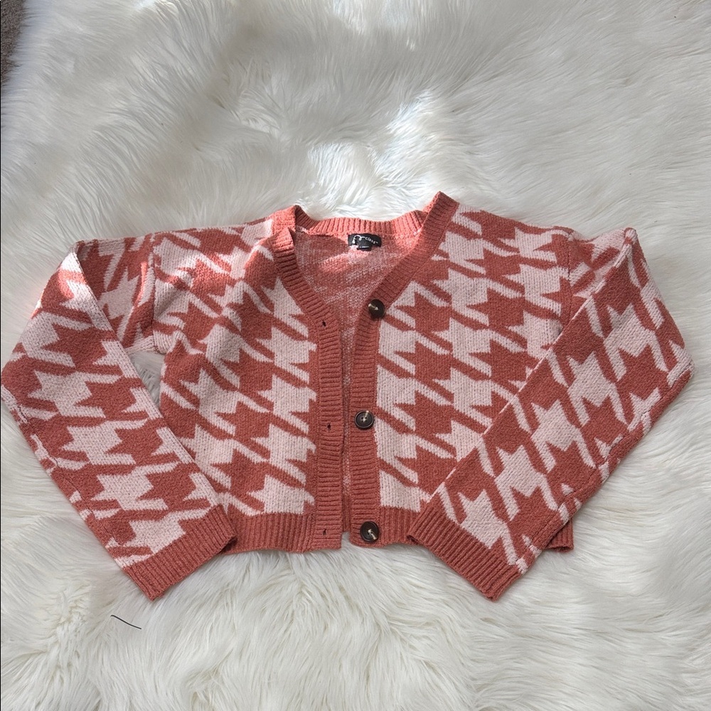 Art Class Coral and Cream Houndstooth Cropped Sweater B5